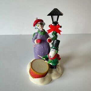 Hallmark Keepsake Ornament Maxine Crabby Caroler Magic Sound Light 2005